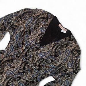 Vintage East 5th • V Neck Navy Blue Paisley Blouse • SIZE - XL